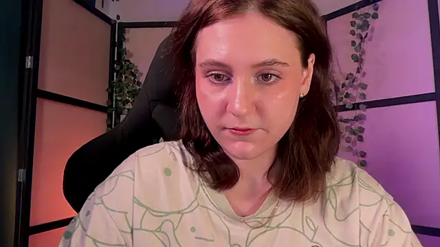 Snapshot of Diana_Flower chatting on July 2, 2026, 10:32 am Diana Flower online show from July 2, 2026, 10:32 am