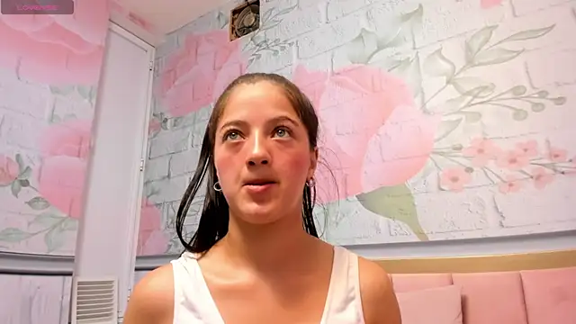 Annie Cute18  online show from February 5, 2025, 4:06 am