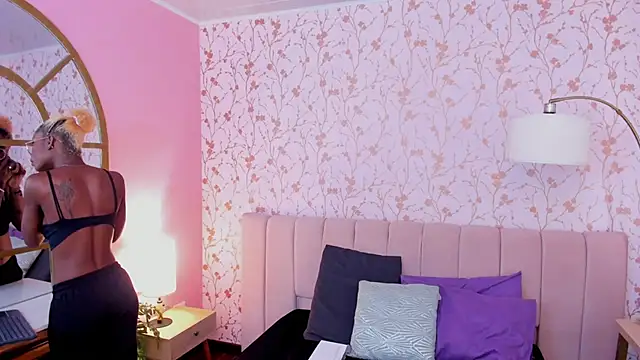 amber-hill online show from October 26, 2025, 12:05 pm