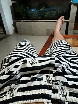 ReyDeCora online show from October 17, 2025, 4:27 am