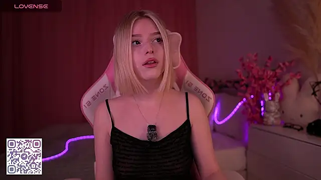 Snapshot of Dragonwind chatting on April 13, 2026, 1:09 am Dragonwind online show from April 13, 2026, 1:09 am