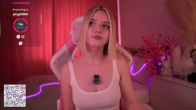 Snapshot of Dragonwind chatting on April 11, 2026, 7:45 am Dragonwind online show from April 11, 2026, 7:45 am