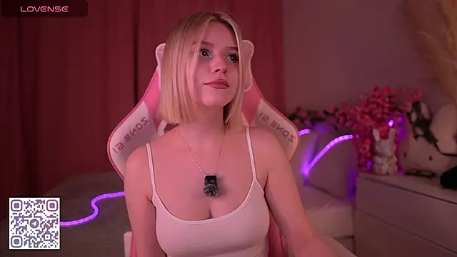 Snapshot of Dragonwind chatting on April 2, 2026, 12:07 am Dragonwind online show from April 2, 2026, 12:07 am