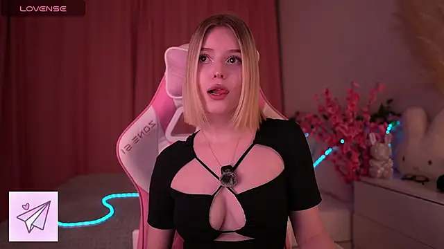 Snapshot of Dragonwind chatting on March 27, 2026, 11:49 pm Dragonwind online show from March 27, 2026, 11:49 pm