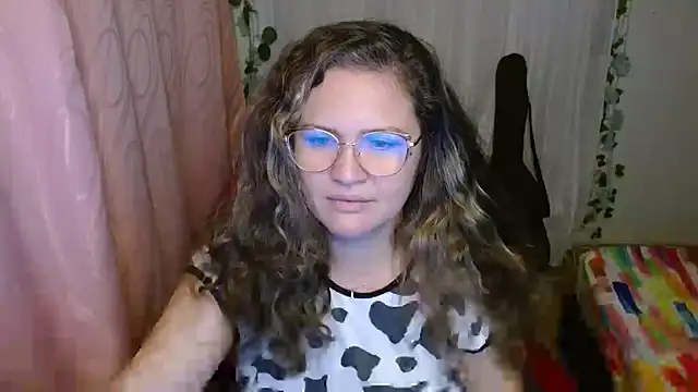 Snapshot of helenca43 chatting on October 10, 2025, 9:43 am helenca43 online show from October 10, 2025, 9:43 am