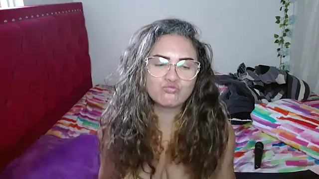 helenca43 online show from February 25, 2026, 10:20 pm