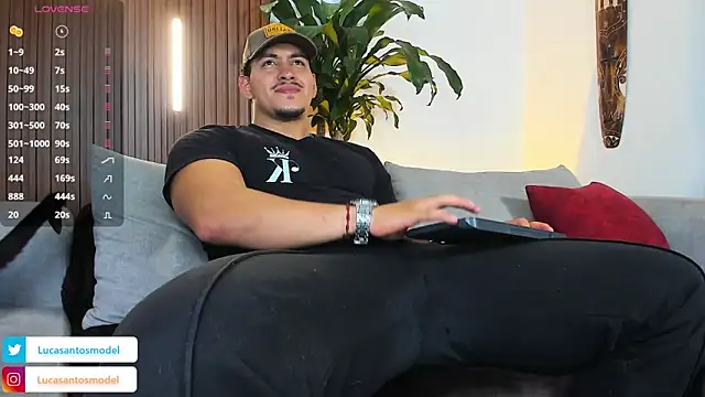 lucasanto  online show from May 13, 2026, 4:08 am