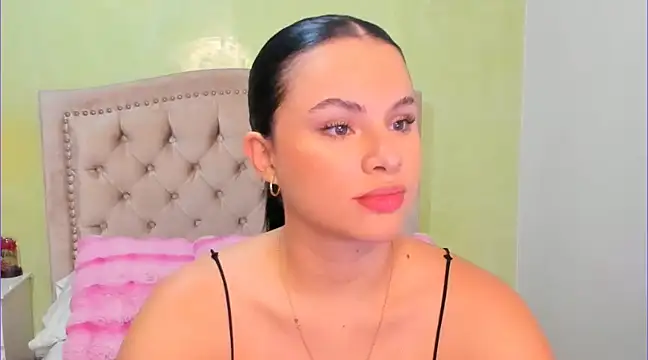 Luciluu20 online show from January 8, 2025, 6:09 pm