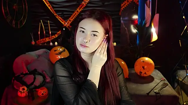 Lily Moonlight online show from October 29, 2025, 7:07 am