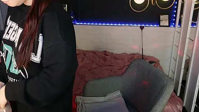 Lily Moonlight online show from February 1, 2026, 8:01 am