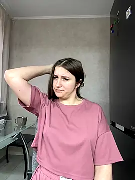 Strawberryyyyik online show from December 3, 2024, 9:28 am