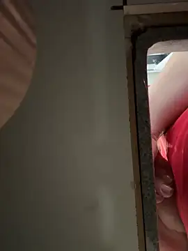 Strawberryyyyik online show from February 15, 2026, 7:20 am