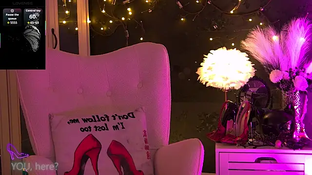 Snapshot of ZoeMesmerize chatting on November 3, 2025, 11:36 am ZoeMesmerize online show from November 3, 2025, 11:36 am