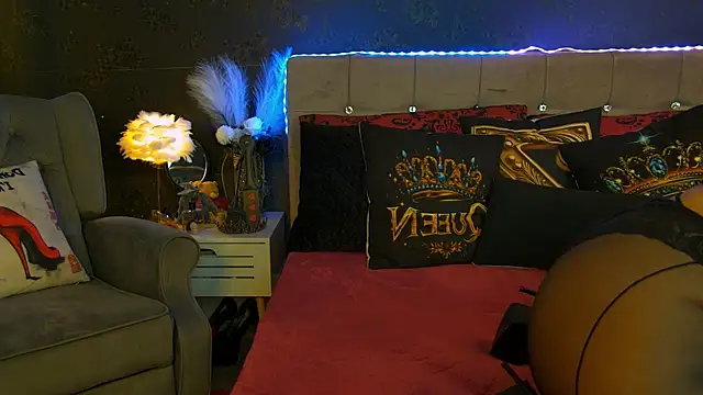 ZoeMesmerize online show from July 6, 2026, 6:53 am
