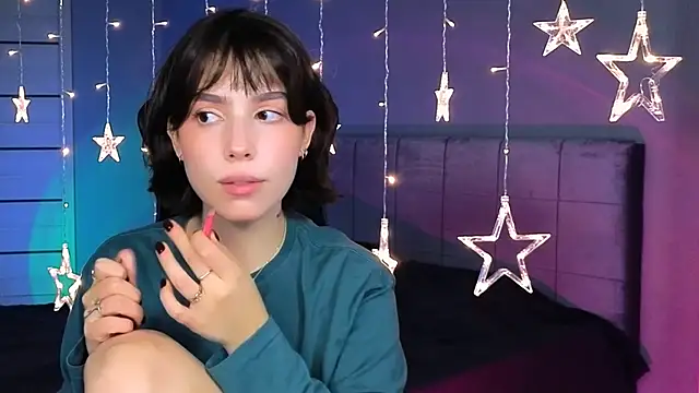 Stacy Gonzales  online show from October 28, 2025, 12:04 pm