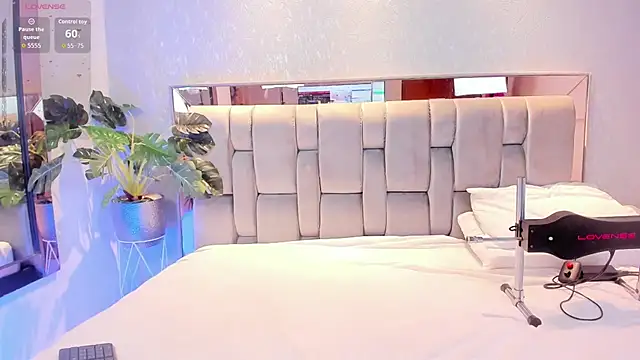 RoseTaylor   online show from November 20, 2025, 4:57 am