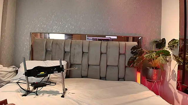 RoseTaylor   online show from February 14, 2026, 4:56 am