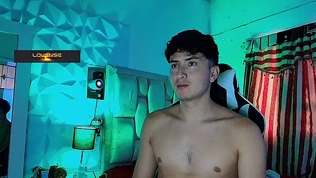 Snapshot of santyago_taylor chatting on March 8, 2025, 7:31 pm santyago taylor online show from March 8, 2025, 7:31 pm