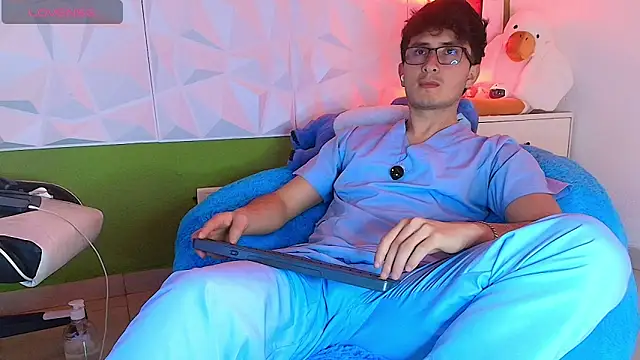 Snapshot of santyago_taylor chatting on September 12, 2025, 6:40 pm santyago taylor online show from September 12, 2025, 6:40 pm