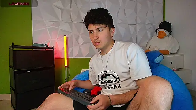 Snapshot of santyago_taylor chatting on October 6, 2025, 7:25 pm santyago taylor online show from October 6, 2025, 7:25 pm