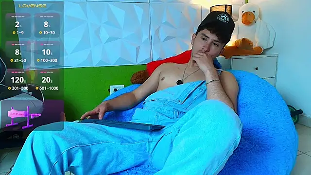 Snapshot of santyago_taylor chatting on September 24, 2025, 6:58 pm santyago taylor online show from September 24, 2025, 6:58 pm