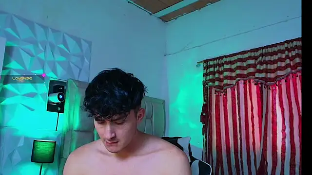 Snapshot of santyago_taylor chatting on January 22, 2025, 9:43 pm santyago taylor online show from January 22, 2025, 9:43 pm