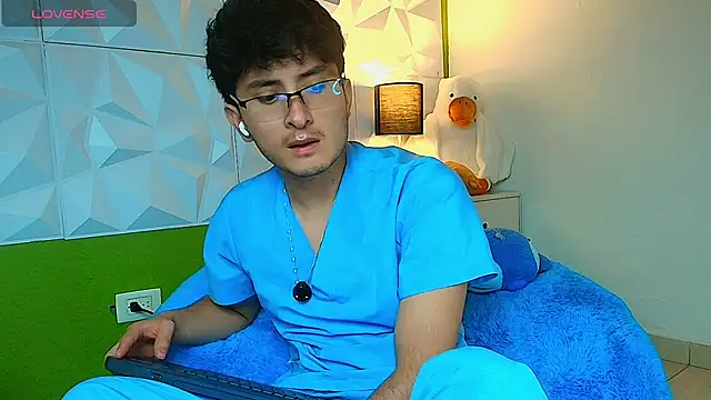 Snapshot of santyago_taylor chatting on September 15, 2025, 6:30 pm santyago taylor online show from September 15, 2025, 6:30 pm