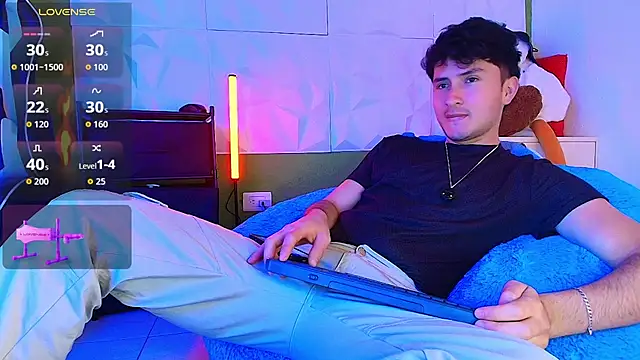 Snapshot of santyago_taylor chatting on September 25, 2025, 8:04 pm santyago taylor online show from September 25, 2025, 8:04 pm