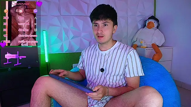 Snapshot of santyago_taylor chatting on October 3, 2025, 7:04 pm santyago taylor online show from October 3, 2025, 7:04 pm