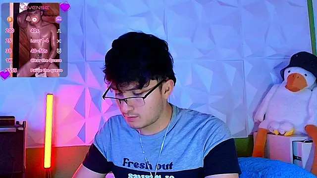 Snapshot of santyago_taylor chatting on October 9, 2025, 6:41 pm santyago taylor online show from October 9, 2025, 6:41 pm