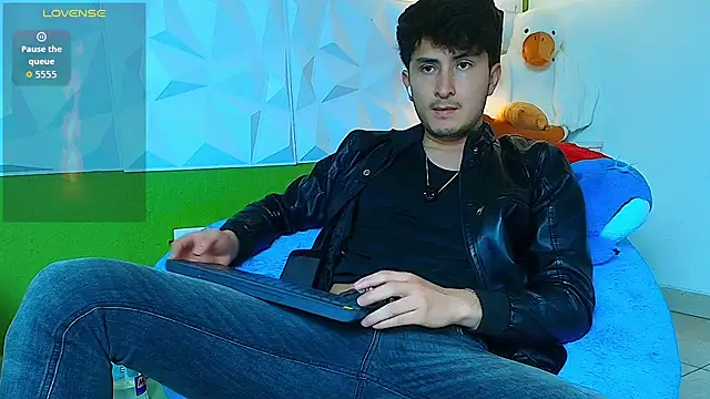 Snapshot of santyago_taylor chatting on September 16, 2025, 7:15 pm santyago taylor online show from September 16, 2025, 7:15 pm