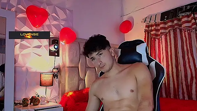 Snapshot of santyago_taylor chatting on March 4, 2025, 6:50 pm santyago taylor online show from March 4, 2025, 6:50 pm