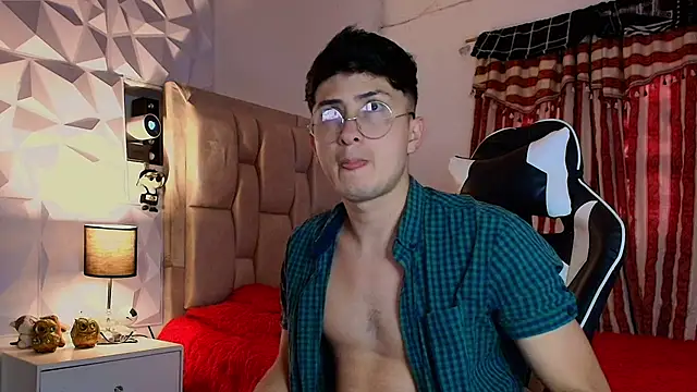 Snapshot of santyago_taylor chatting on March 21, 2025, 9:01 pm santyago taylor online show from March 21, 2025, 9:01 pm