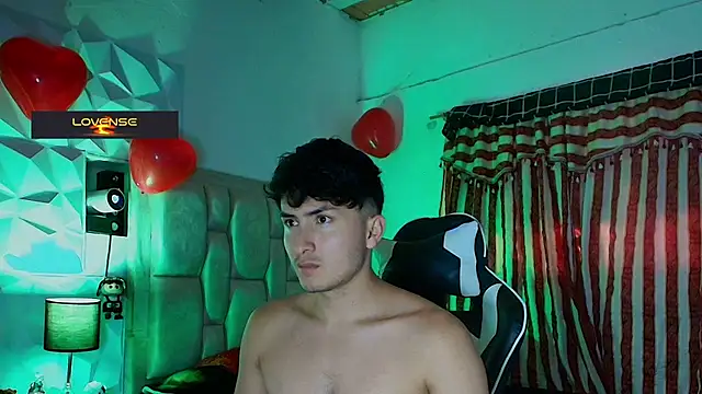 Snapshot of santyago_taylor chatting on February 26, 2025, 7:10 pm santyago taylor online show from February 26, 2025, 7:10 pm