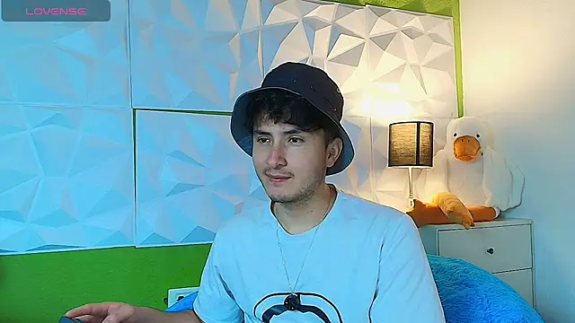 Snapshot of santyago_taylor chatting on September 17, 2025, 7:27 pm santyago taylor online show from September 17, 2025, 7:27 pm