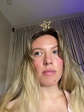 Snapshot of Olalovee chatting on December 14, 2025, 2:11 pm Olalovee online show from December 14, 2025, 2:11 pm