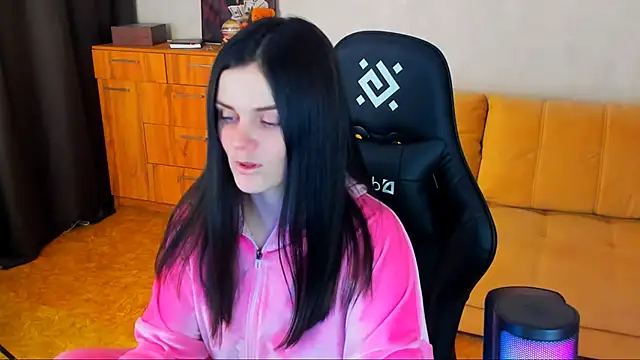 Snapshot of Lora_Cain chatting on January 13, 2025, 5:44 pm Lora Cain online show from January 13, 2025, 5:44 pm