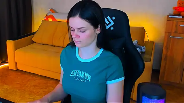 Snapshot of Lora_Cain chatting on January 15, 2025, 1:45 am Lora Cain online show from January 15, 2025, 1:45 am