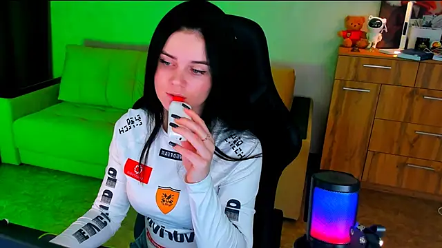 Snapshot of Lora_Cain chatting on February 12, 2025, 3:05 pm Lora Cain online show from February 12, 2025, 3:05 pm