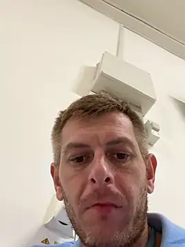 adrian90bi11 online show from May 28, 2026, 12:22 pm