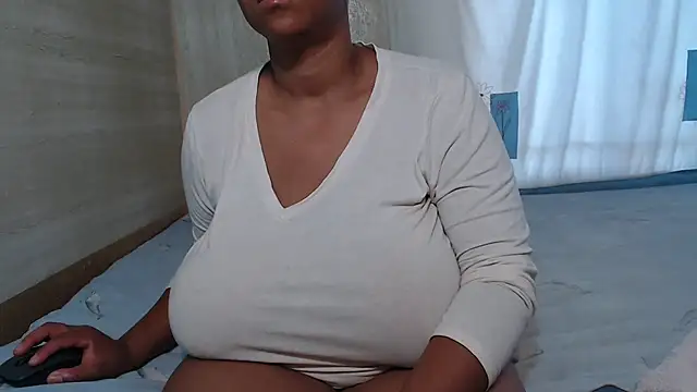 Snapshot of FlavoredNia chatting on March 6, 2025, 4:41 am FlavoredNia online show from March 6, 2025, 4:41 am