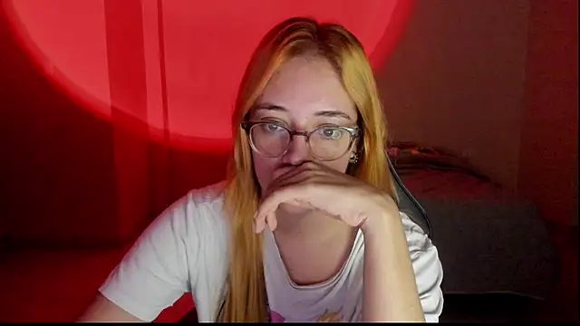 Snapshot of atenas_05_ chatting on December 5, 2025, 10:03 am atenas 05 online show from December 5, 2025, 10:03 am