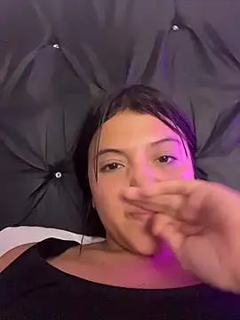 alisson carolina73 online show from February 8, 2026, 11:35 pm