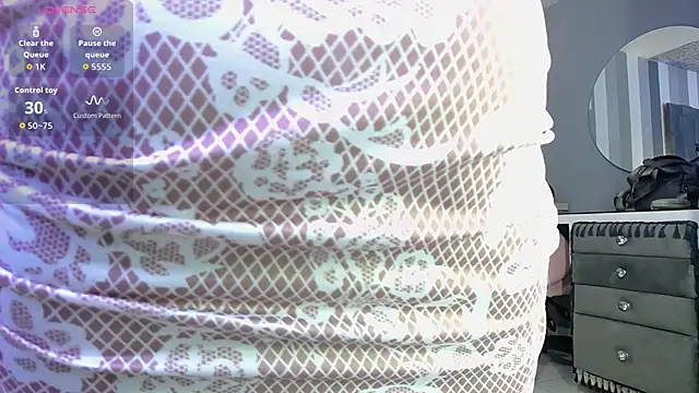 Julianewell online show from March 11, 2026, 12:43 pm