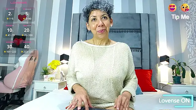 Julianewell online show from March 13, 2025, 1:07 pm