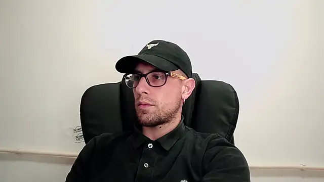 Snapshot of mikealcorleone chatting on January 23, 2025, 1:19 am mikealcorleone online show from January 23, 2025, 1:19 am