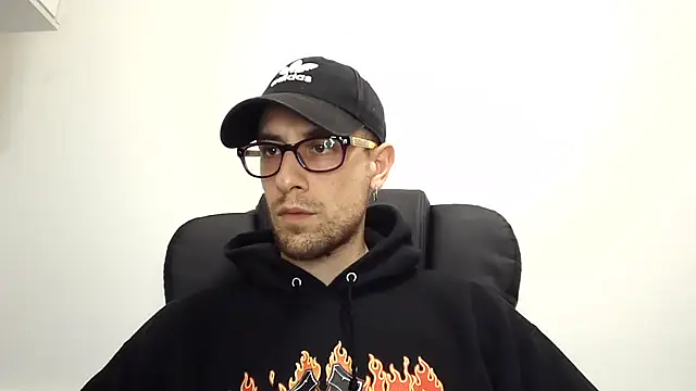 Snapshot of mikealcorleone chatting on December 22, 2024, 8:03 pm mikealcorleone online show from December 22, 2024, 8:03 pm