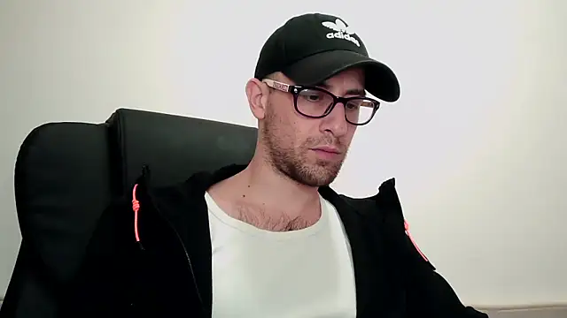 Snapshot of mikealcorleone chatting on March 2, 2025, 9:52 pm mikealcorleone online show from March 2, 2025, 9:52 pm