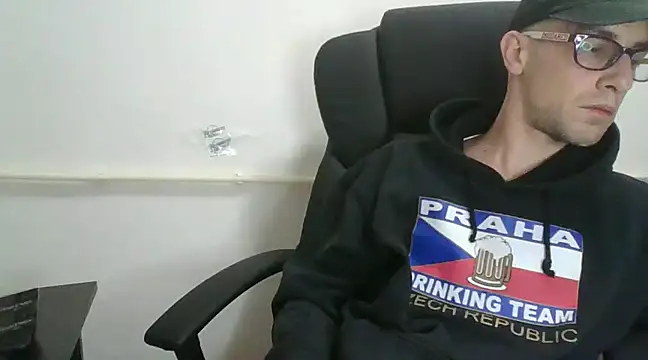 Snapshot of mikealcorleone chatting on December 13, 2024, 11:50 pm mikealcorleone online show from December 13, 2024, 11:50 pm