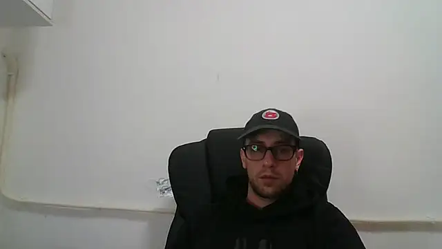 Snapshot of mikealcorleone chatting on December 21, 2024, 3:03 am mikealcorleone online show from December 21, 2024, 3:03 am